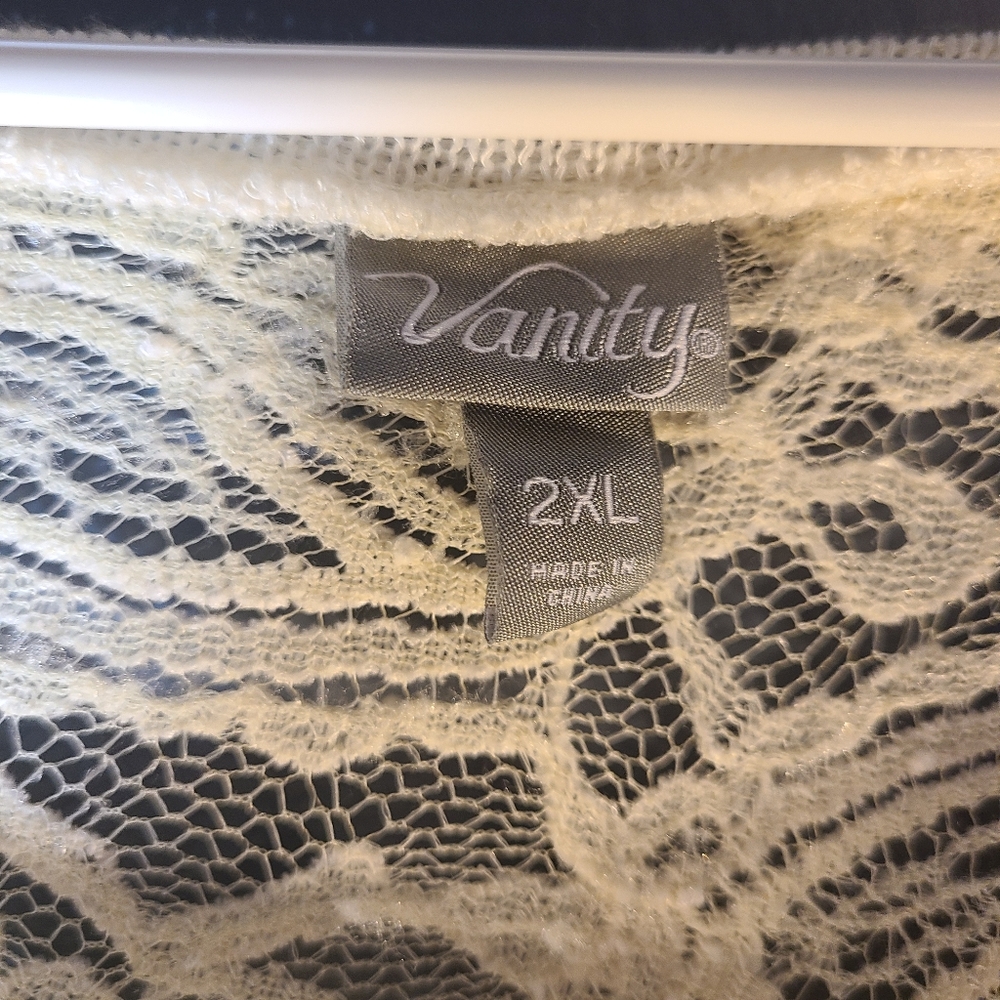 Vanity ivory long sleeve blouse with lacey sleeves - Picture 3 of 6